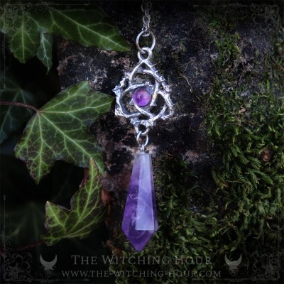 Collier pendule noeud celtique triquetra en améthyste, bijou fait main inspiré de la Wicca