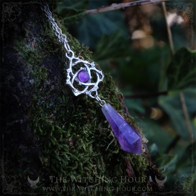 Collier pendule noeud celtique triquetra en améthyste, bijou fait main inspiré de la Wicca