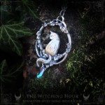 Collier chat pensif dans motif elfique, bijou fait main pour amoureux des animaux