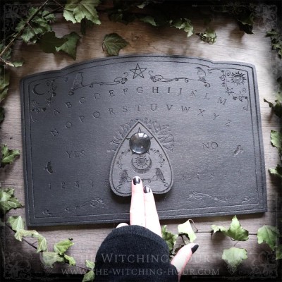 Black wooden ouija board "Raven's Wisdom"