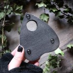 Planche ouija en bois noir ornée de l'arbre de vie Yggdrasil et de corbeaux, pour la pratique du spiritisme