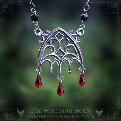 Collier arche gothique avec gouttes rouges et perles en spinelle noire