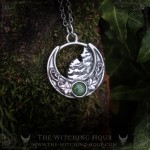 Pendentif forêt de sapins et croissant de lune inspiré des montagnes des Vosges, bijou païen artisanal