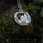 Pendentif forêt de sapins et croissant de lune inspiré des montagnes des Vosges, bijou païen artisanal