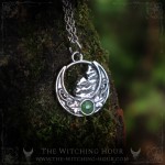 Pendentif forêt de sapins et croissant de lune inspiré des montagnes des Vosges, bijou païen artisanal