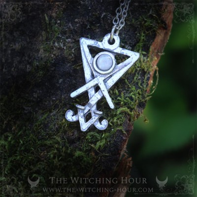 Pendentif sigil de lucifer en étain couleur argent orné d'une pierre de lune, bijou gothique fait main