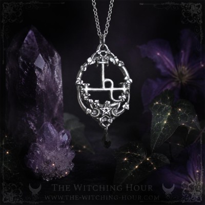 Collier Lilith orné d'un pentagramme ouvragé, bijou ésotérique inspiré de l'occultisme et du mysticisme