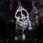 Collier Lilith orné d'un pentagramme ouvragé, bijou ésotérique inspiré de l'occultisme et du mysticisme