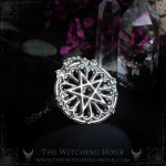 Collier pentacle gothique dans rosace de cathédral, bijou vampire goth fait main