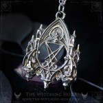 Pendentif sigil de Lucifer dans une cathédrale gothique entouré de gargouilles