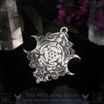 Pendentif roue d'Hecate et triple lune avec pierre de lune, collier witchy gothique