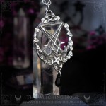 Pendentif sigil de Lucifer gothique avec pentagramme et feuilles entrelacées, bijou mystique fait main.