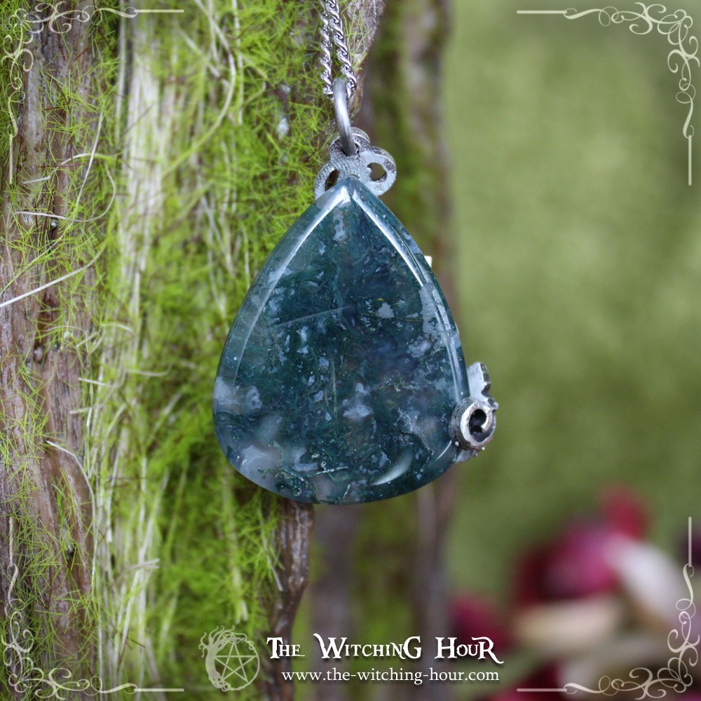 Green moss agate pendant