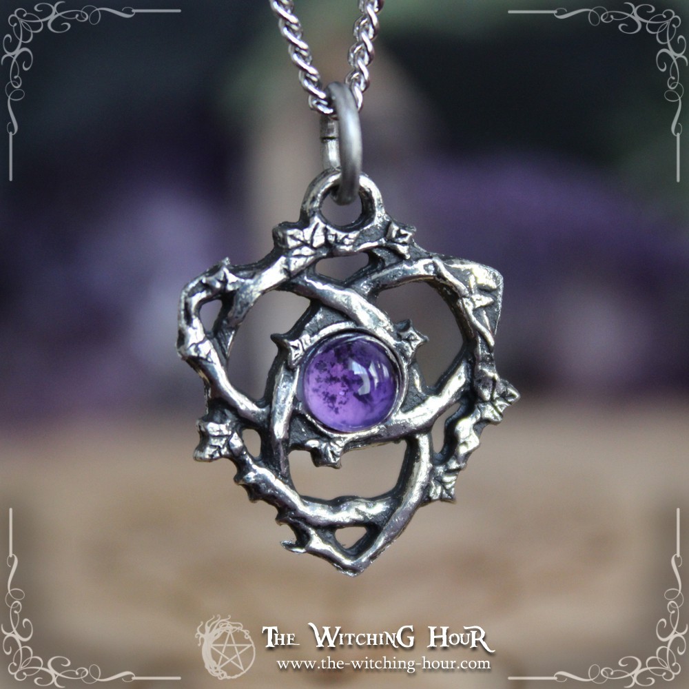 Ivyana Faorelia triquetra pendant