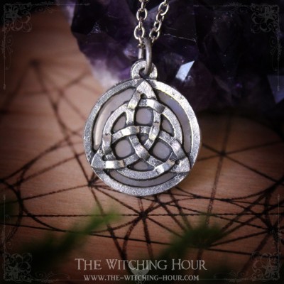 Celtic triquetra pendant "Cerrydwen"