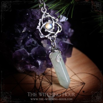 Triquetra pendulum necklace "Ivyana Elfica"