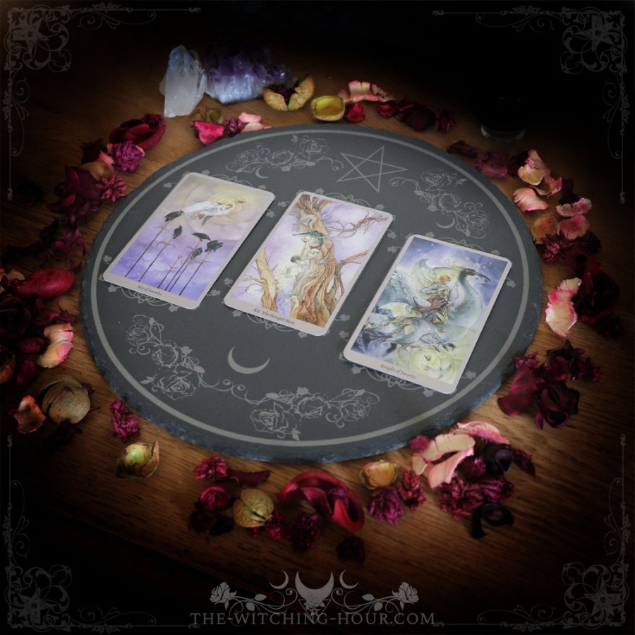 Table de tirage divinatoire à trois cartes en ardoise