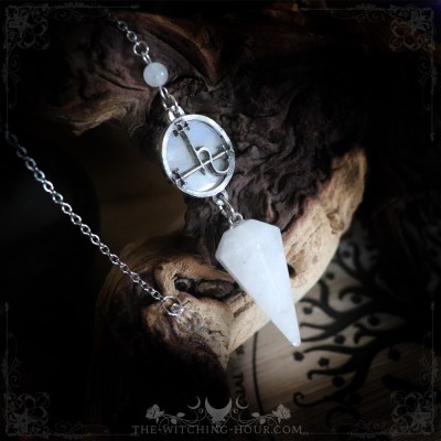 Pendule sigil de Lilith en quartz et pierre de lune arc-en-ciel