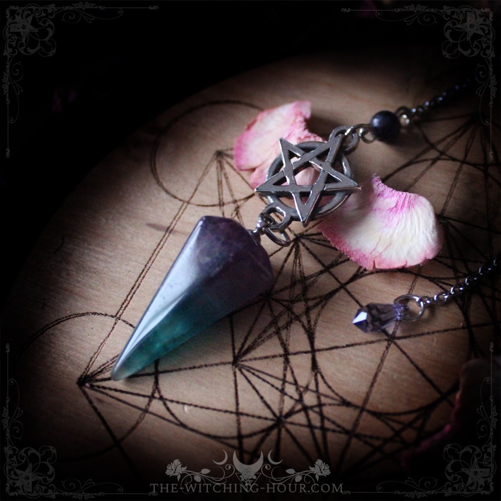 Fluorite divinatory pendulum