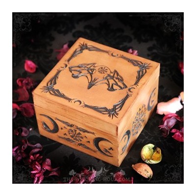 Raven skull and wolves box