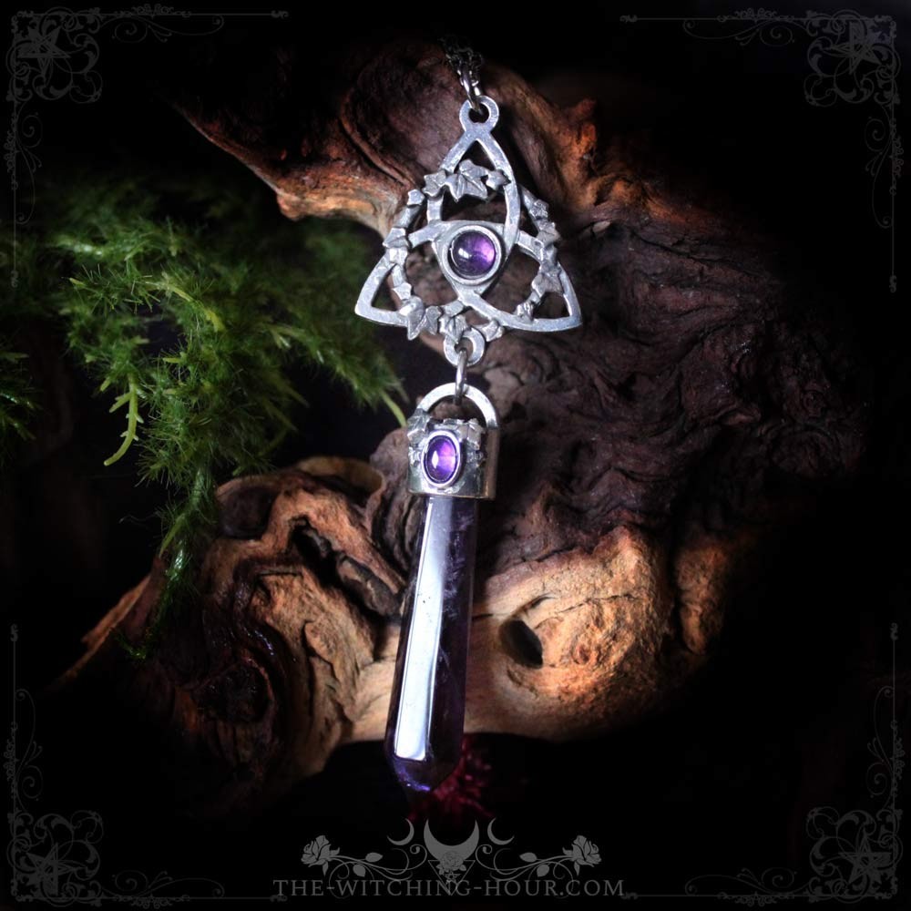 Necklace triquetra pendulum in amethyst