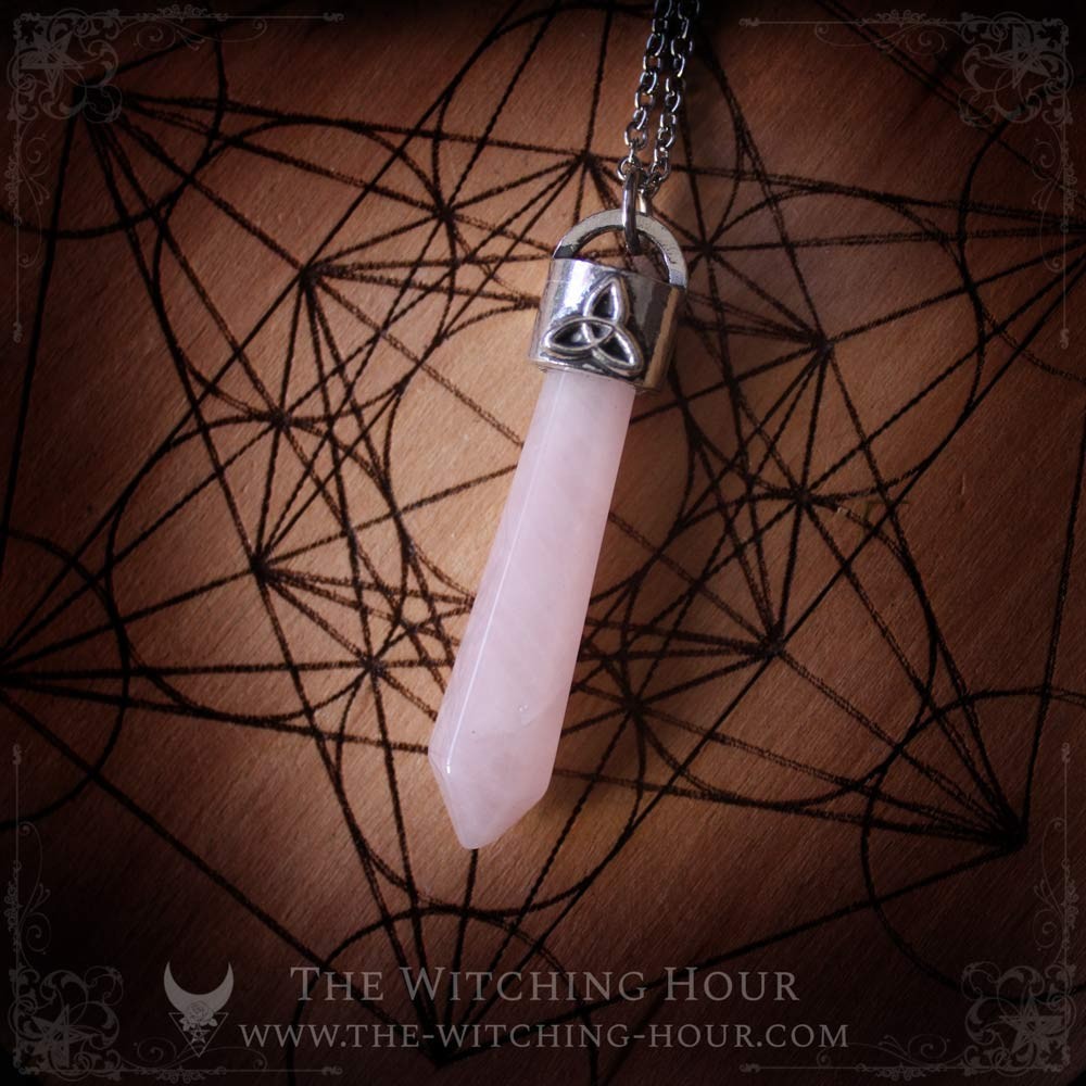 Pendentif pointe de quartz rose et triquetra