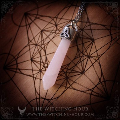 Pendentif pointe de quartz rose et triquetra