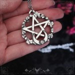 Pendant pentacle and crescent moon