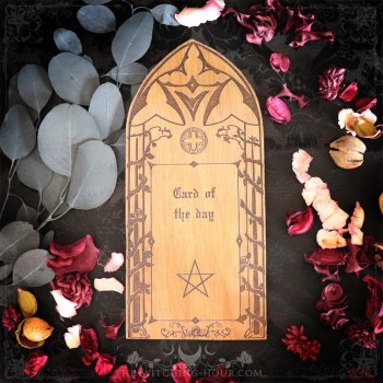 Table de tirage divinatoire gothique