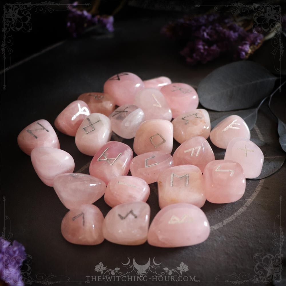 Runes artisanales en quartz rose Runes artisanales en quartz rose