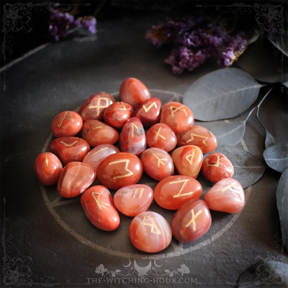 Runes artisanales en cornaline Runes artisanales en cornaline