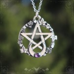 Collier pentacle en améthyste avec croissant de lune, bijou ésotérique et gothique artisanal