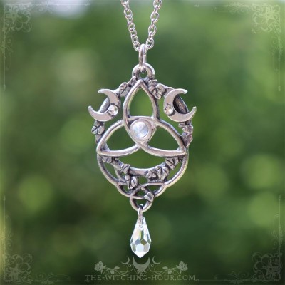 Elven triquetra necklace...