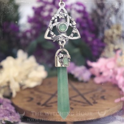 Collier pendule triquetra en aventurine verte