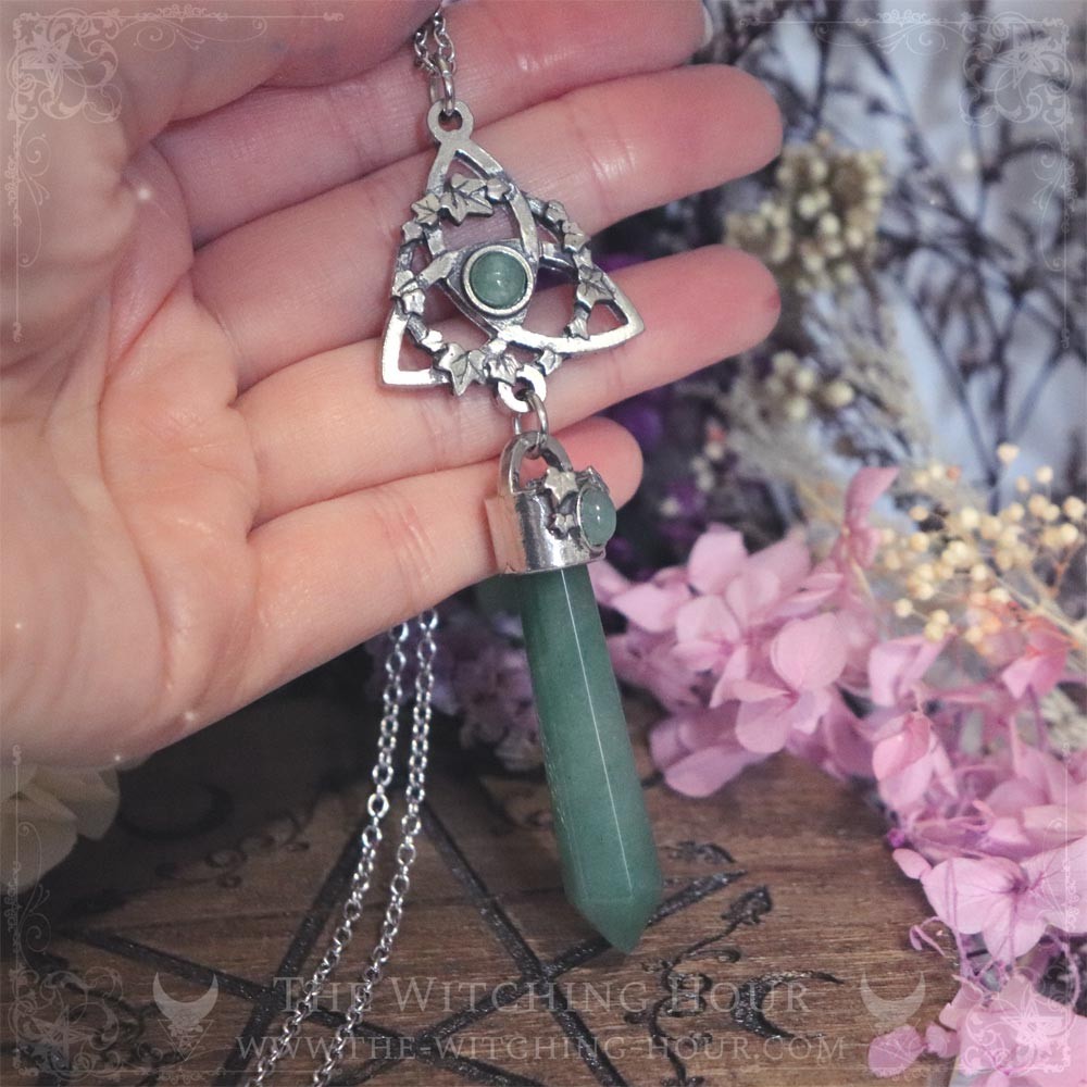 Collier pendule triquetra en aventurine verte