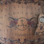 Ouija avec sigil de Lilith en bois et artisanale, planche à esprit pour le spiritisme