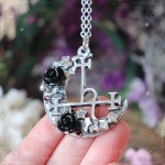Pendentif sigil de Lilith avec roses, bijou occulte witchy