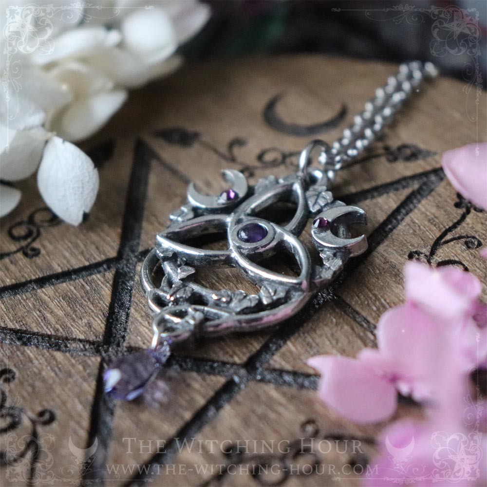 Elven triquetra necklace