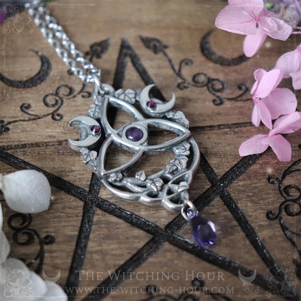 Elven triquetra necklace