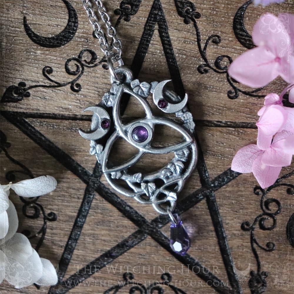 Elven triquetra necklace