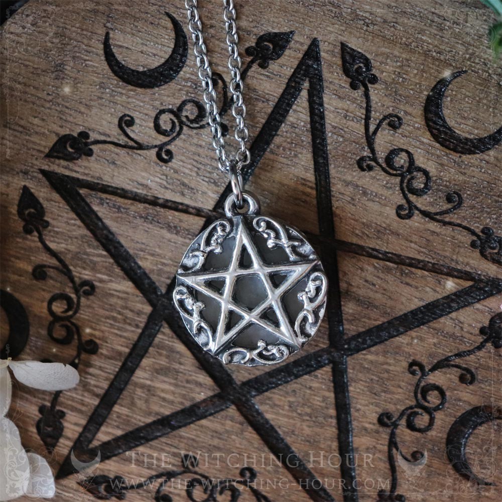 Pendentif pentacle en pierre de lune