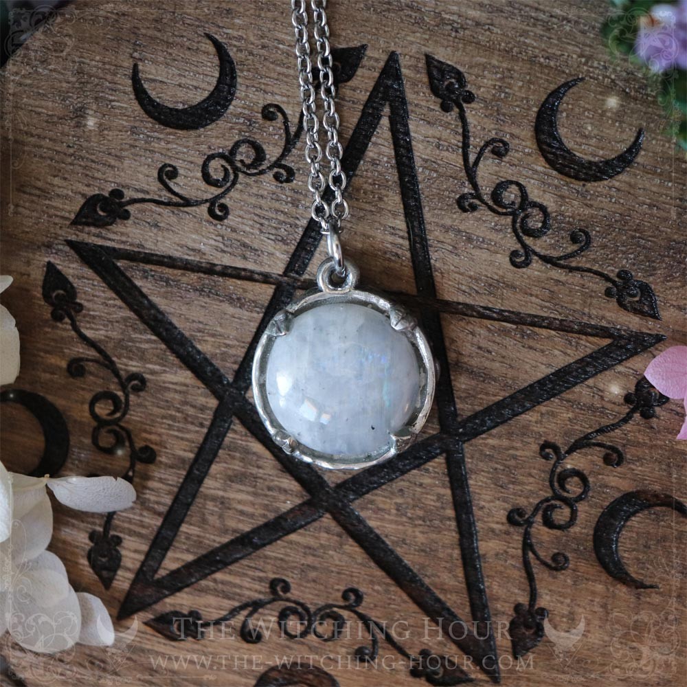 Pendentif pentacle en pierre de lune