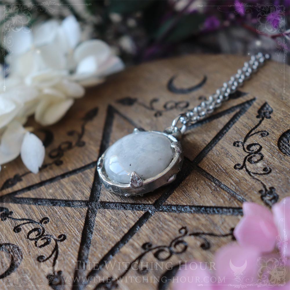 Pendentif pentacle en pierre de lune