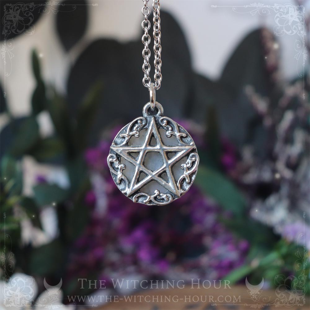 Pendentif pentacle en pierre de lune