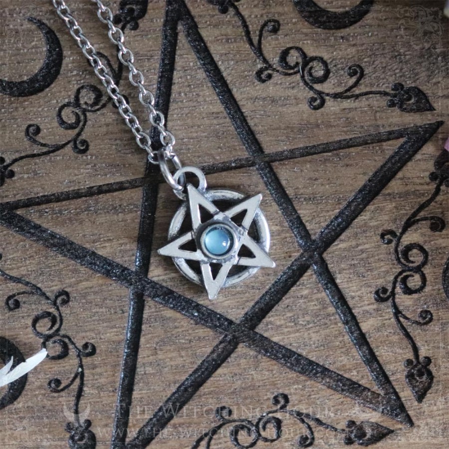 Pentacle necklace with calcedony