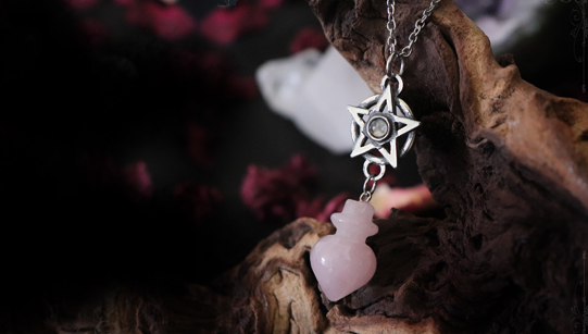 Collier pendule quartz rose