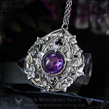 Pendentif cathédral gothique avec améthyste