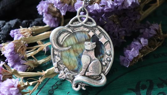 Pendentif chat en labradorite