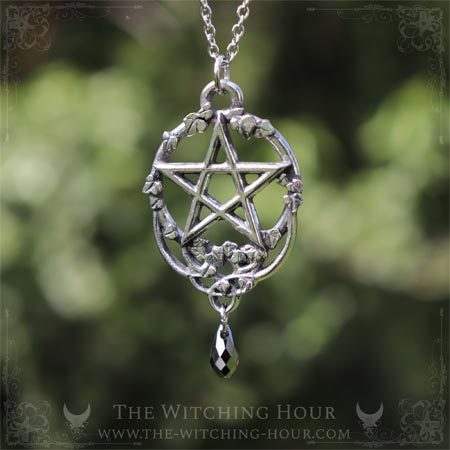 Elven pentagram pendant surrounded by ivy leaves
