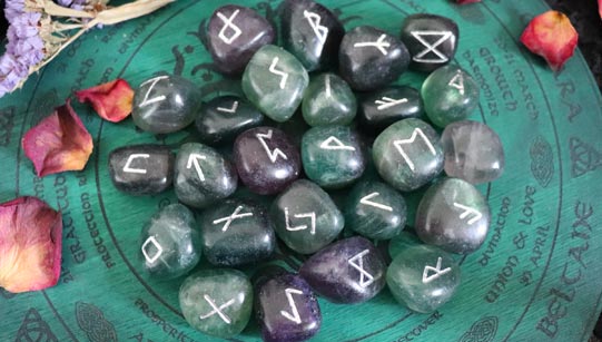 Runes en fluorite